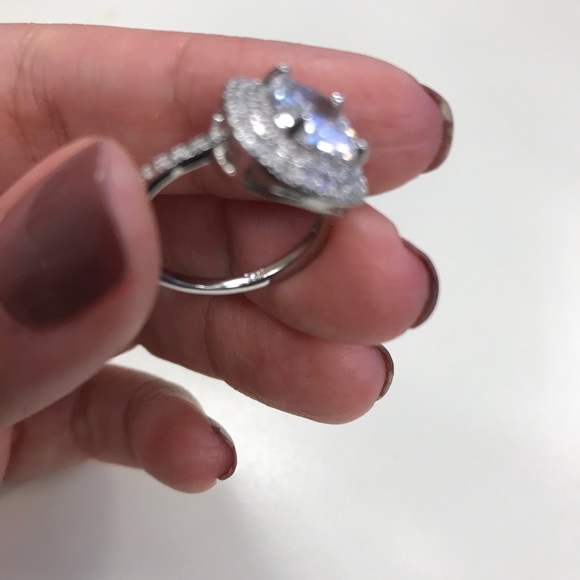 Exquisite Cushion Cut Ring - Picture 5 of 5